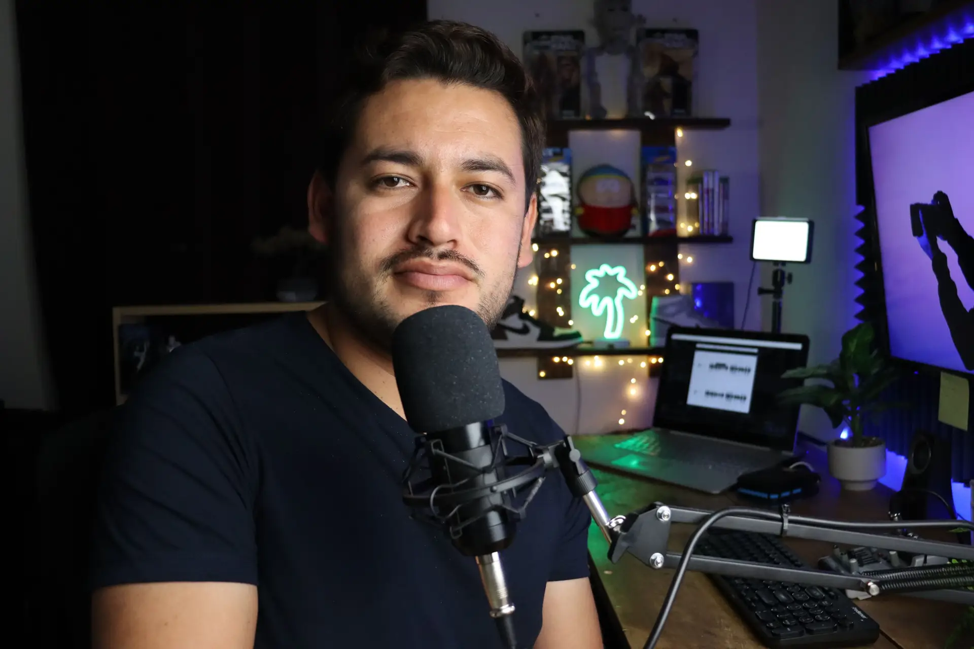 Fiktiver Redakteur im StreamernovaFiles-Studio